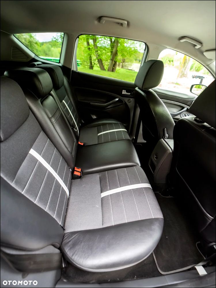 Ford Kuga - 35