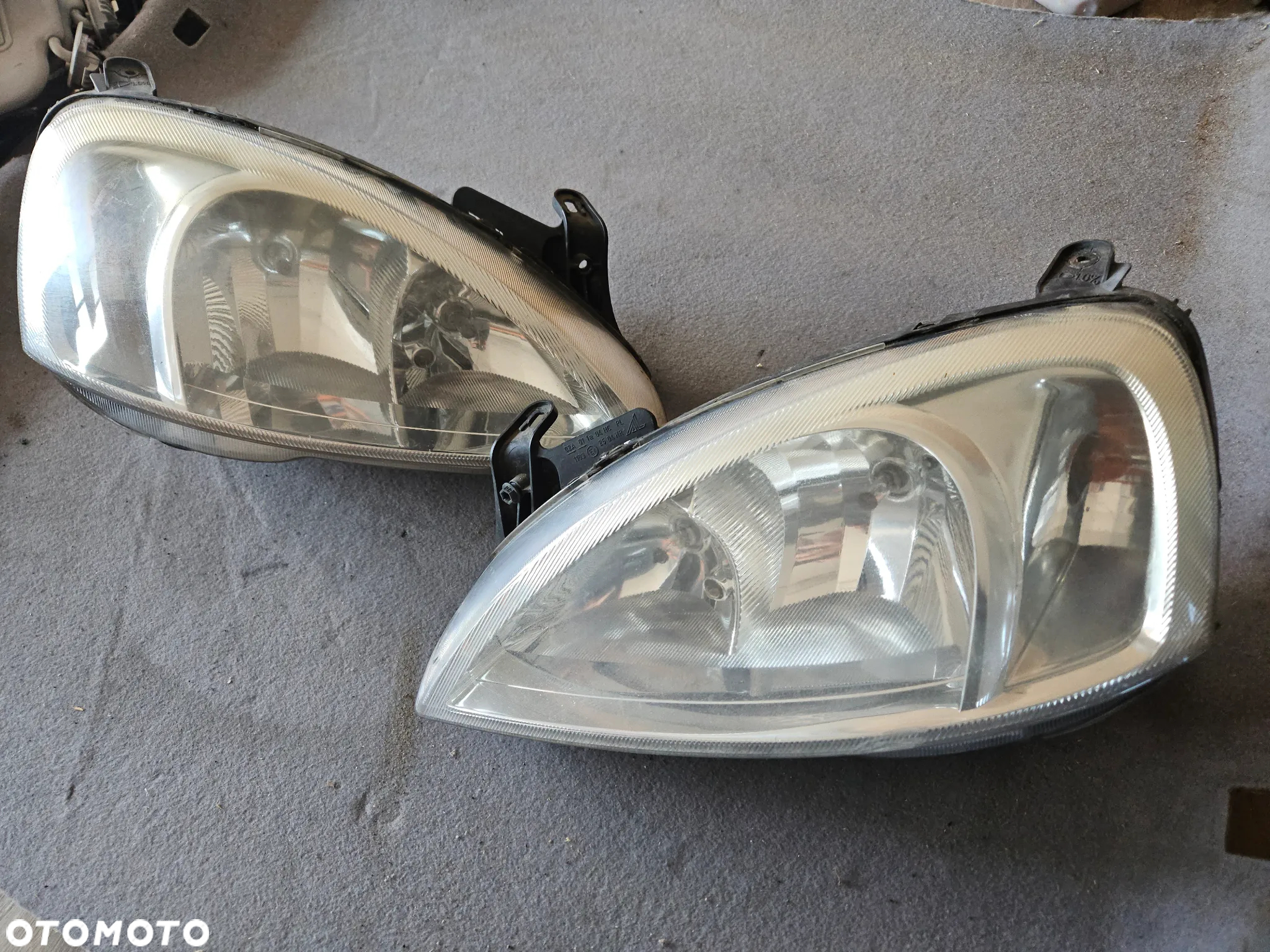 Lampa  prawa przód przednia Opel Corsa C 2003r Europa - 2