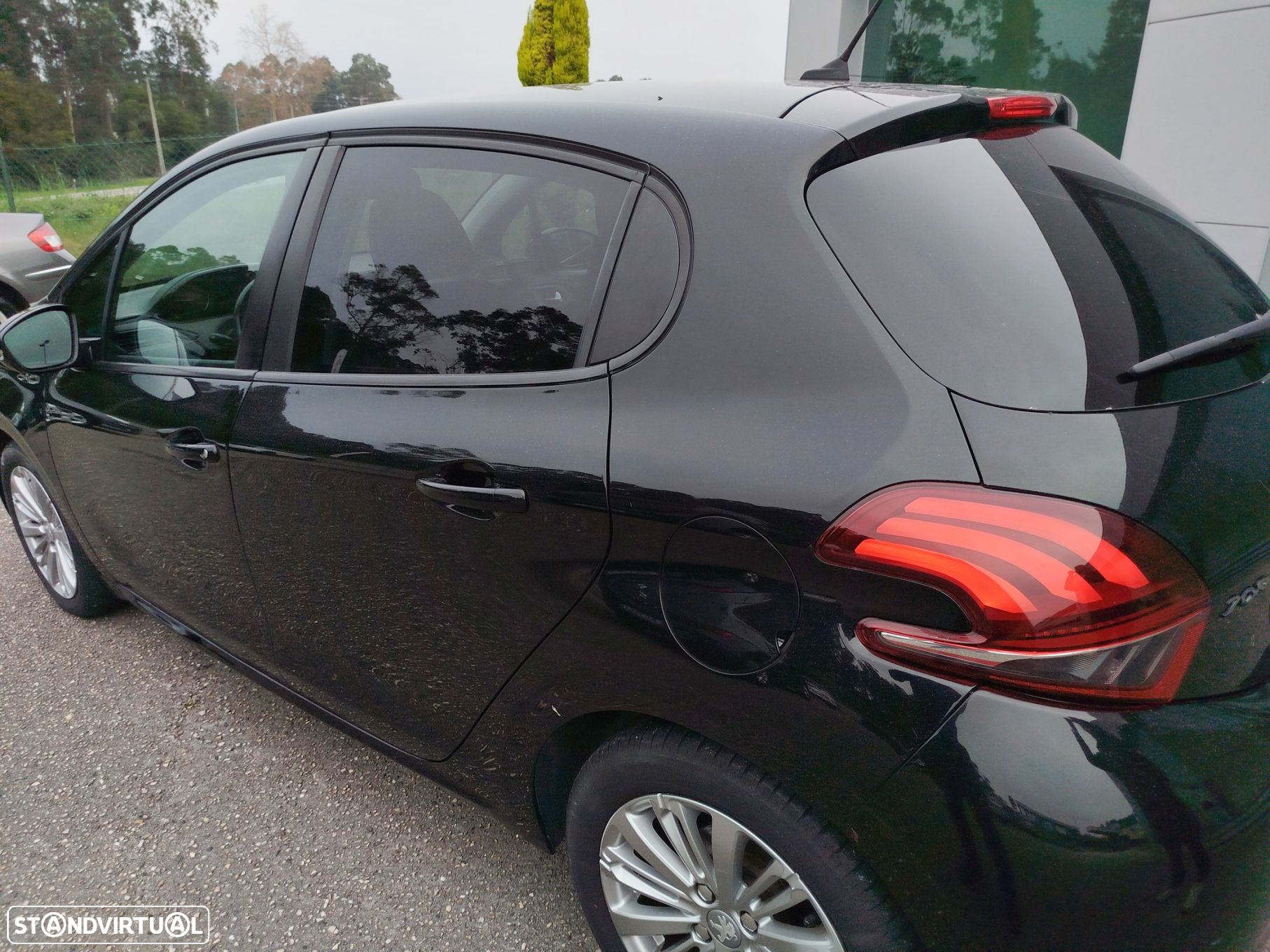 Peugeot 208 1.5 BlueHDi Signature - 11