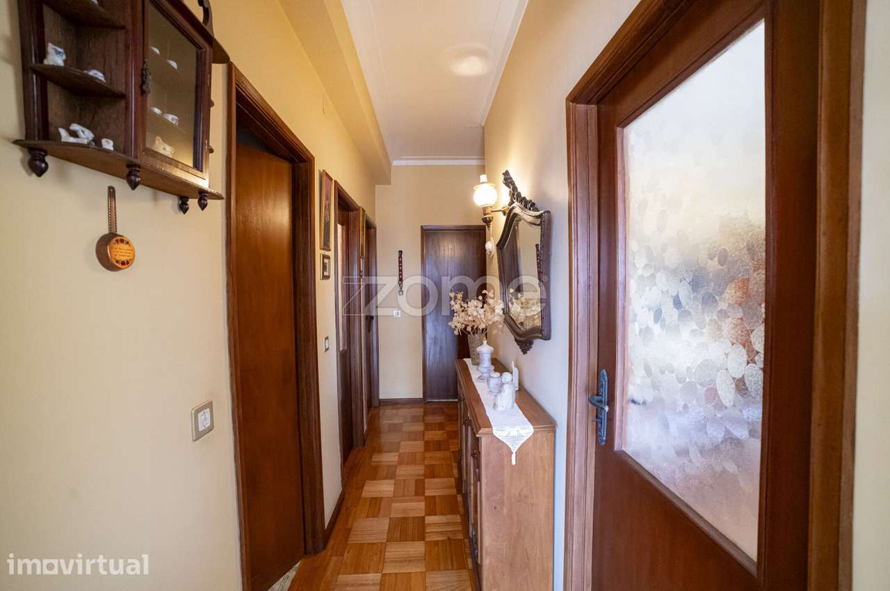 Moradia Bifamiliar T2+T2 c/ Garagem Excelente Oportunidade em Canidelo - Grande imagem: 4/24