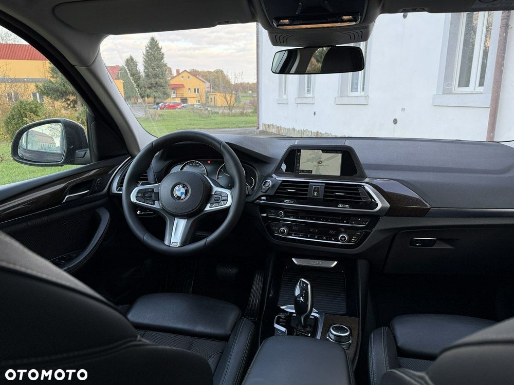 BMW X3 xDrive20i Advantage - 33