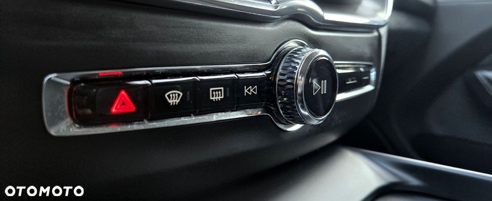 Volvo XC 60 B4 D Geartronic Momentum Pro - 23