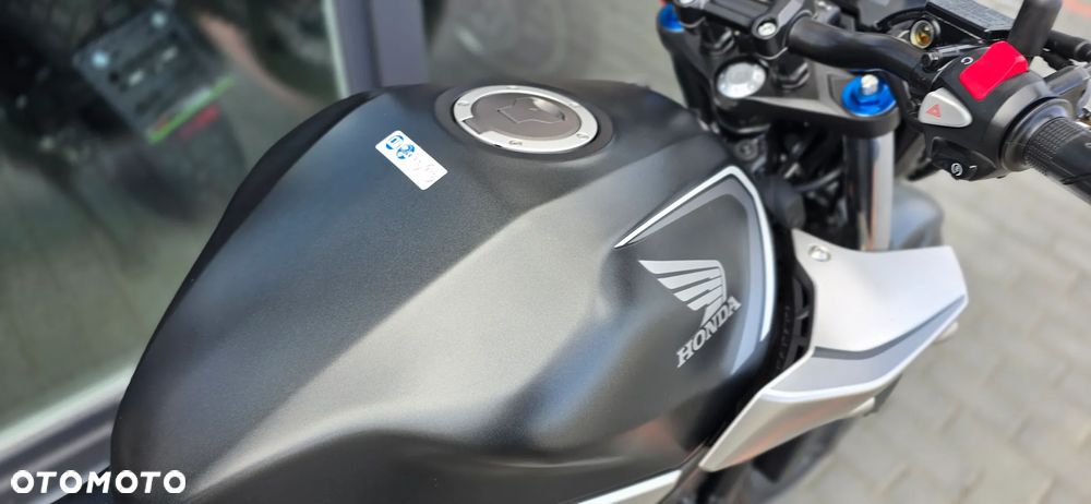Honda CB - 16