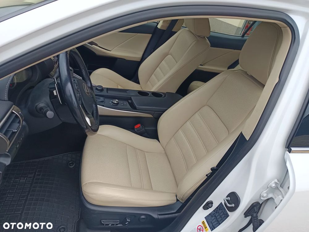 Lexus IS 300h Elite - 9