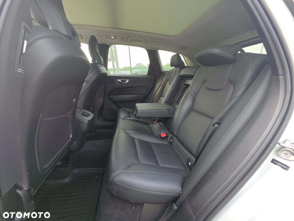 Volvo XC 60 B5 B AWD Plus Bright - 9