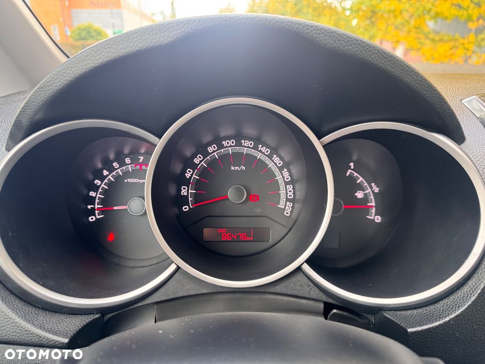 Kia Venga - 12