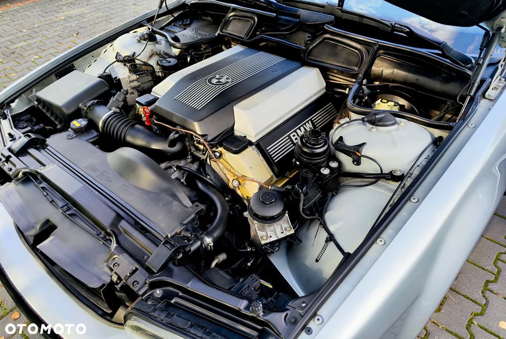 BMW Seria 7 740i V8 - 38