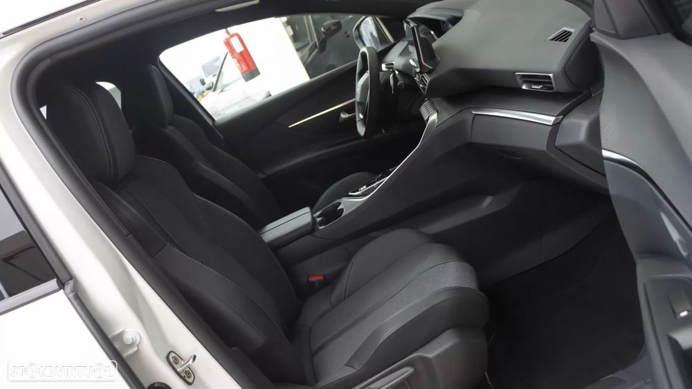 Peugeot 3008 1.2 PureTech Allure EAT8 - 11