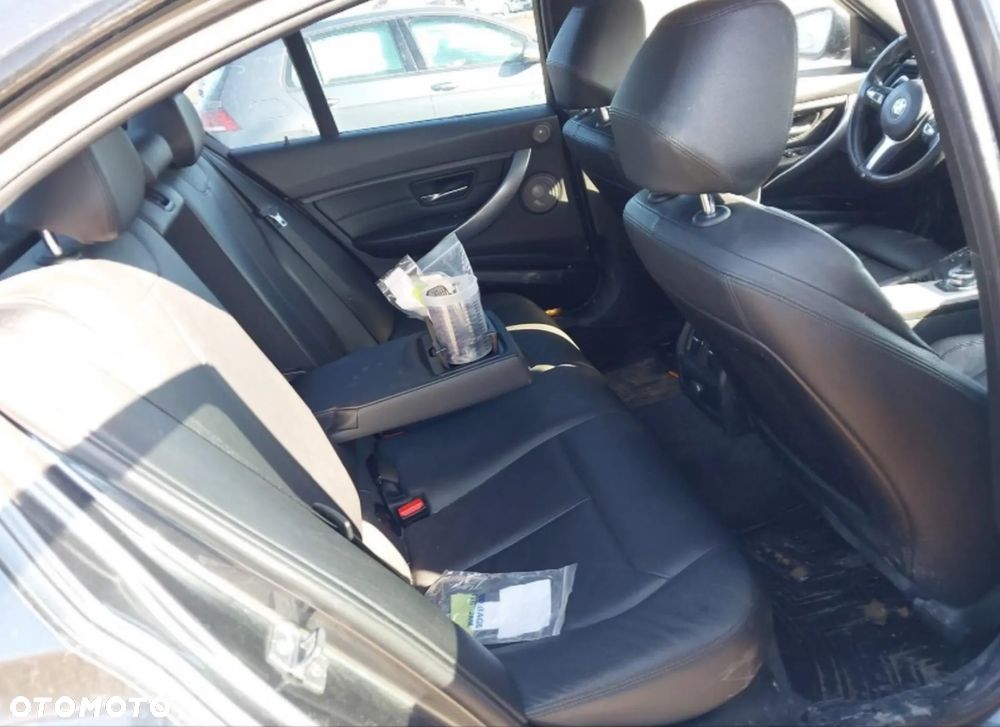 BMW Seria 3 335i xDrive - 7