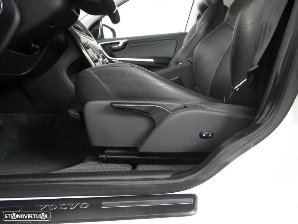 Volvo XC 60 2.0 D3 Dynamic Edition Geartronic - 9