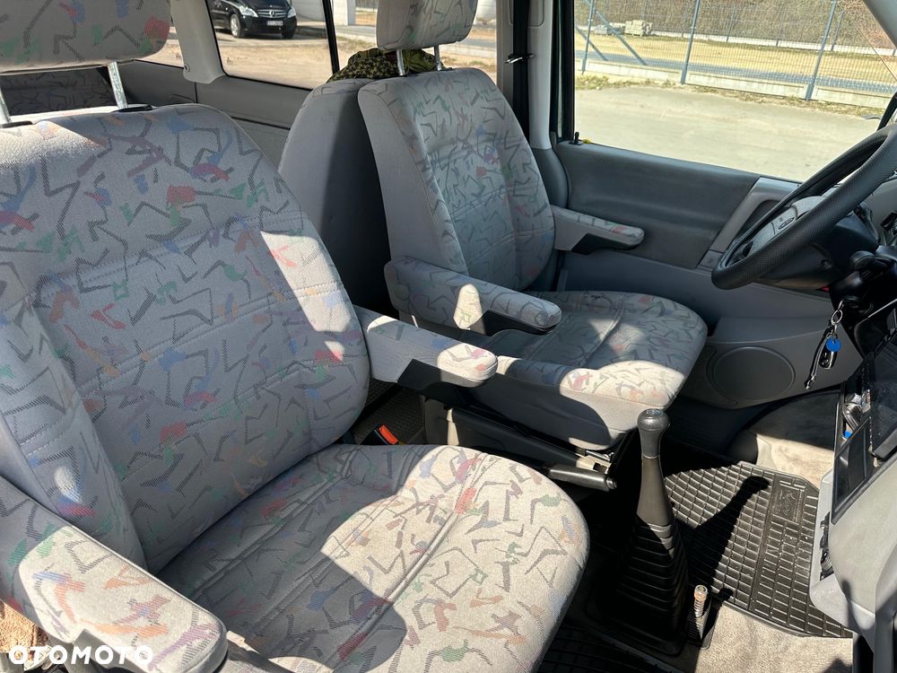 Volkswagen Multivan - 14