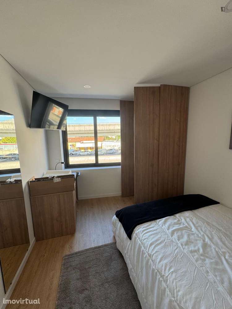 Quarto - localizado em Paranhos Porto - Grande imagem: 2/13