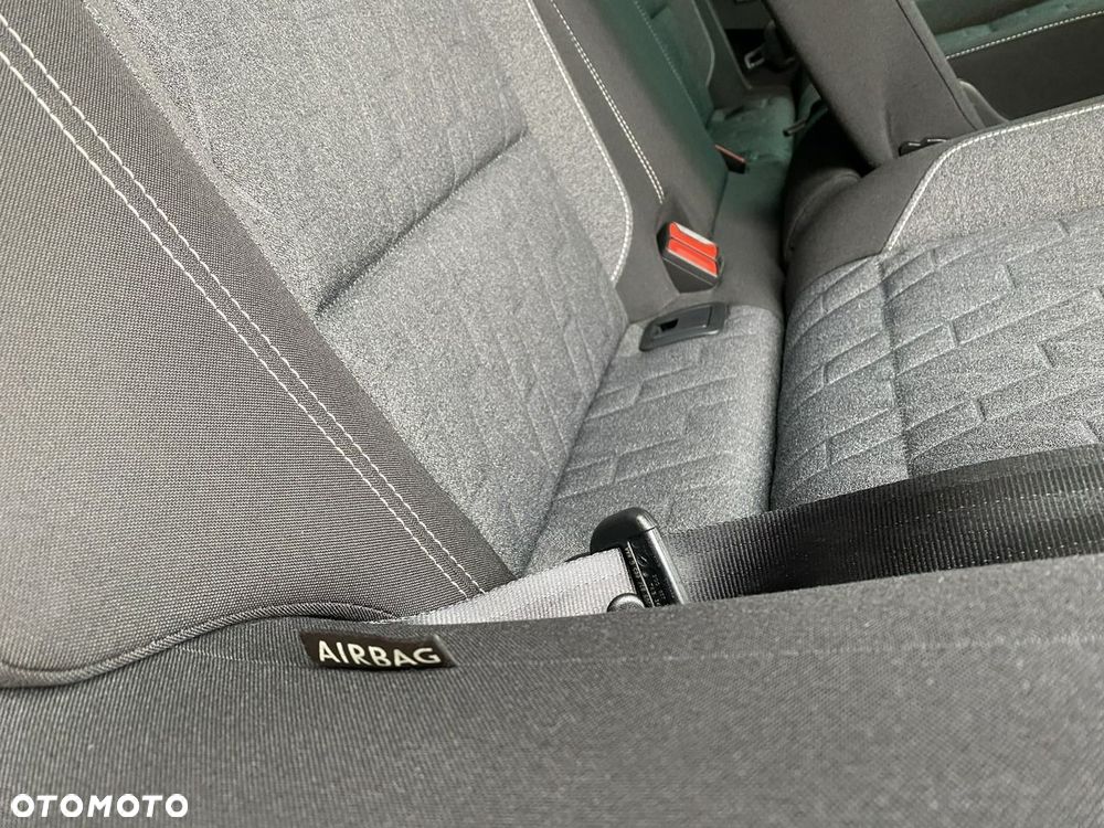 Volkswagen Passat - 33
