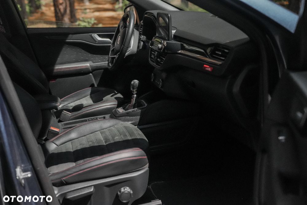 Ford Kuga 1.5 EcoBoost FWD ST-Line X - 14