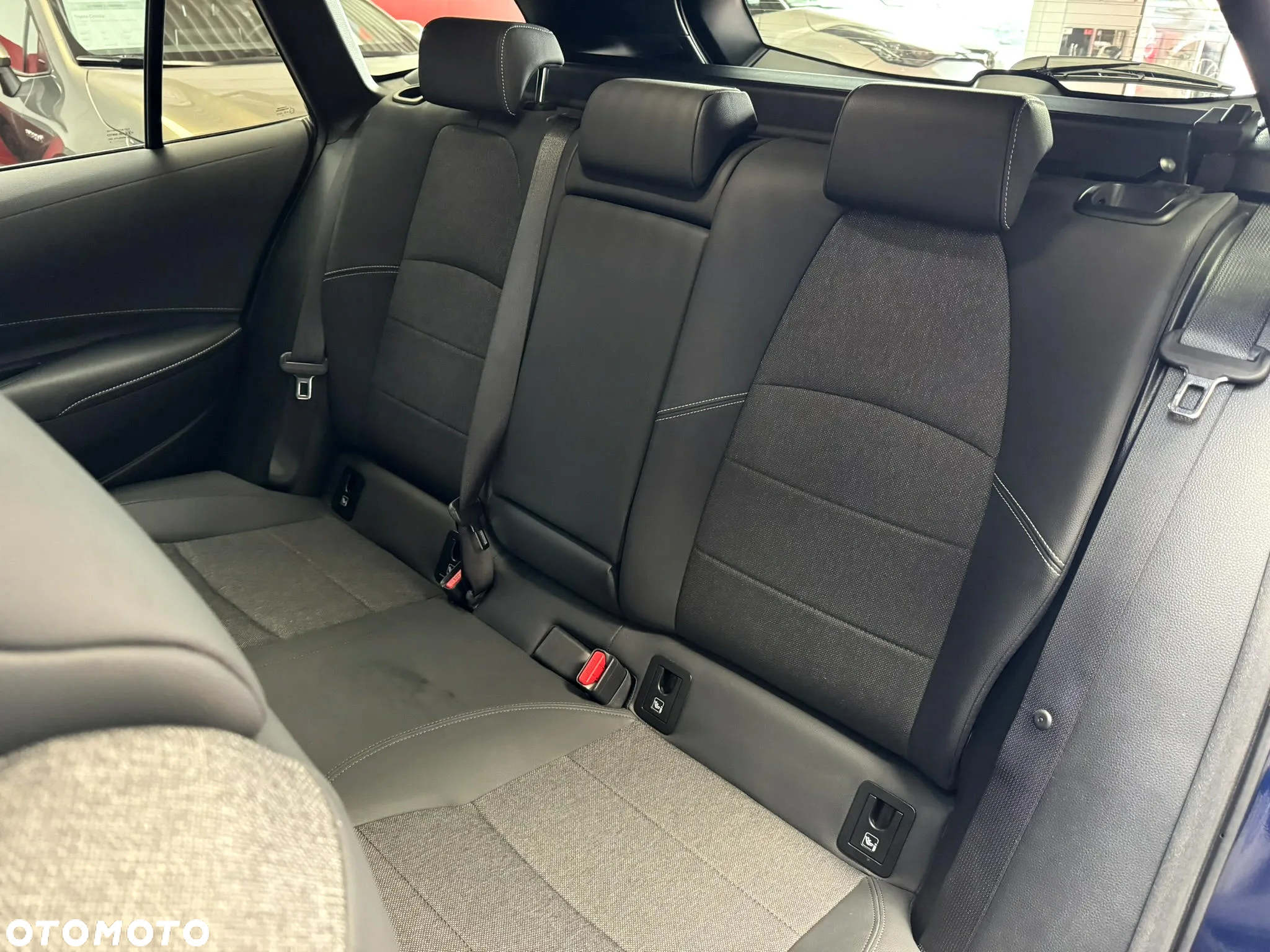 Toyota Corolla 1.8 Hybrid Style - 17