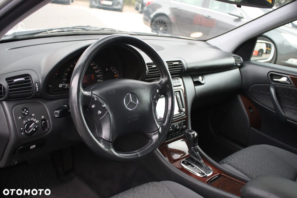 Mercedes-Benz Klasa C 180 T Kompressor Automatik Elegance - 23