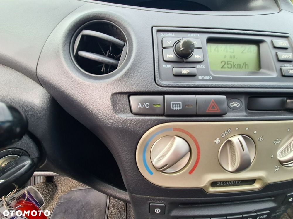 Toyota Yaris 1.3 VVT-i Luna - 11