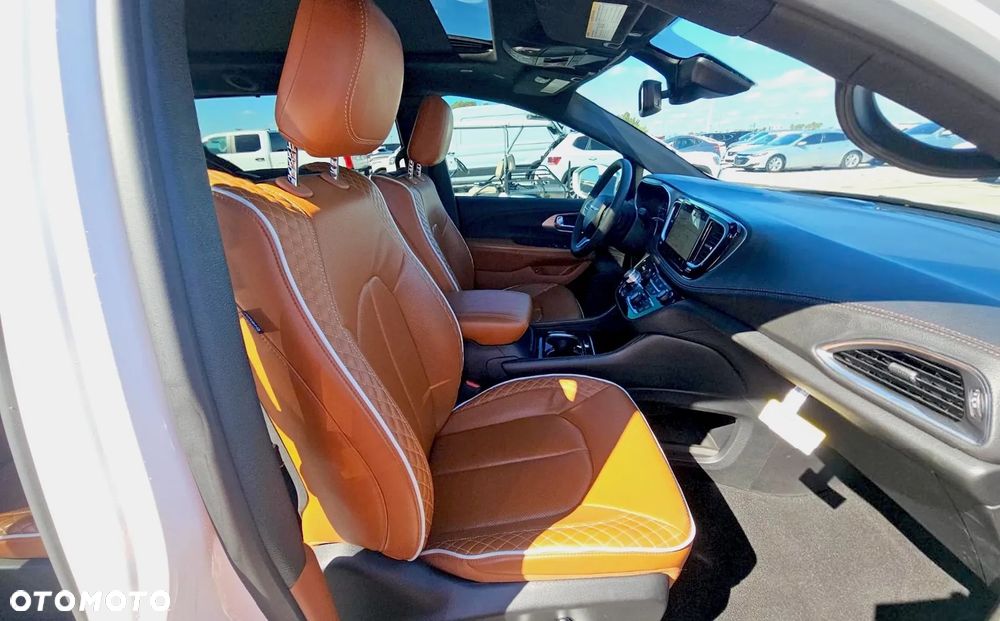 Chrysler Pacifica - 18