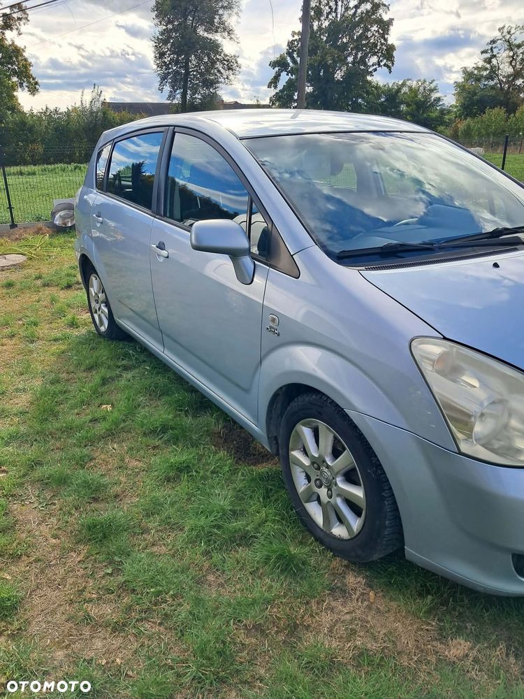 Toyota Corolla Verso - 3