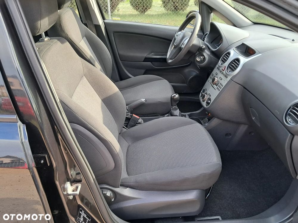 Opel Corsa 1.2 16V Cosmo - 17
