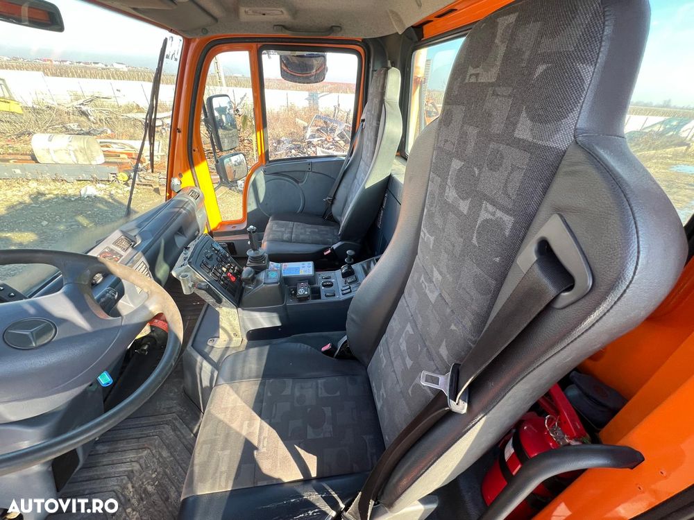 Mercedes-Benz U400 - 15