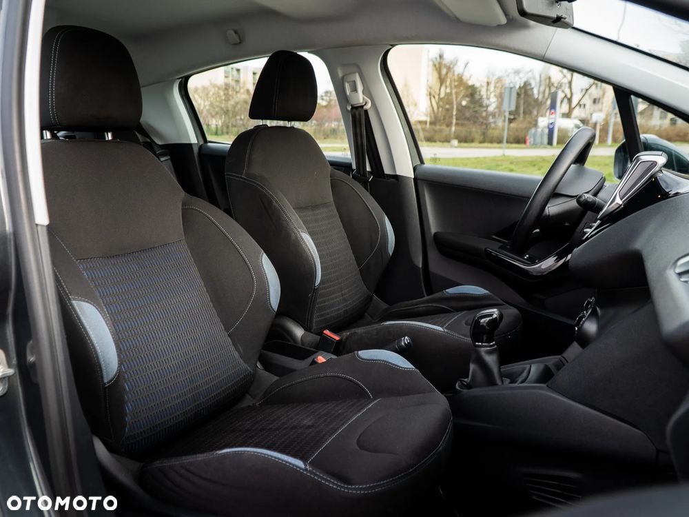 Peugeot 208 - 15