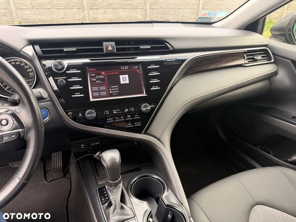 Toyota Camry 2.5 Hybrid Executive CVT - 12