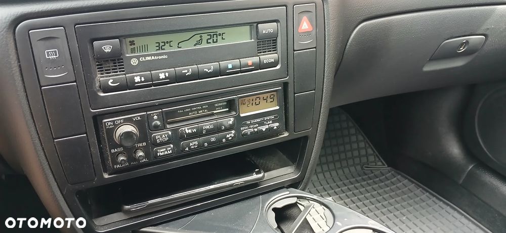 Volkswagen Passat - 36