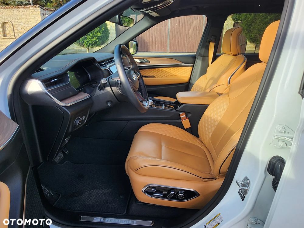 Jeep Grand Cherokee - 16