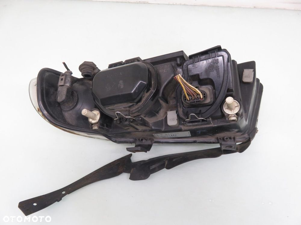 LAMPA PRAWA PRZEDNIA AUDI A4 B5 FL LIFT - 7