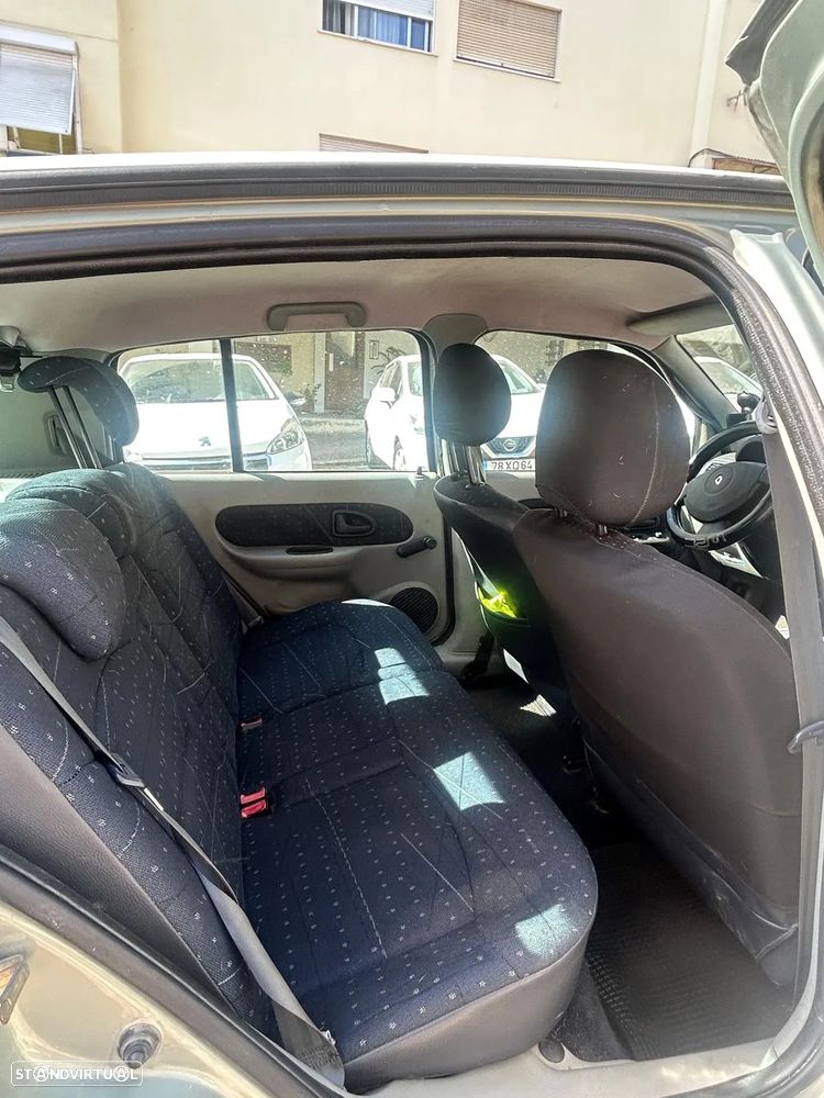 Renault Clio - 11