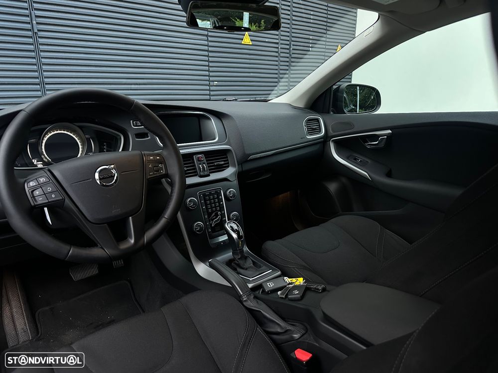 Volvo V40 Cross Country 1.5 T3 Momentum Geartronic - 24