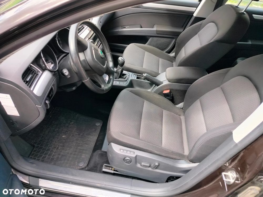 Skoda Superb 1.6 TDI GreenLine - 4