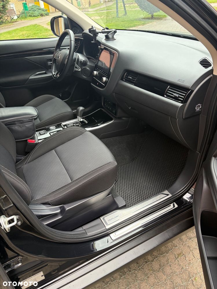 Mitsubishi Outlander 2.0 Instyle SDA 4WD CVT - 11