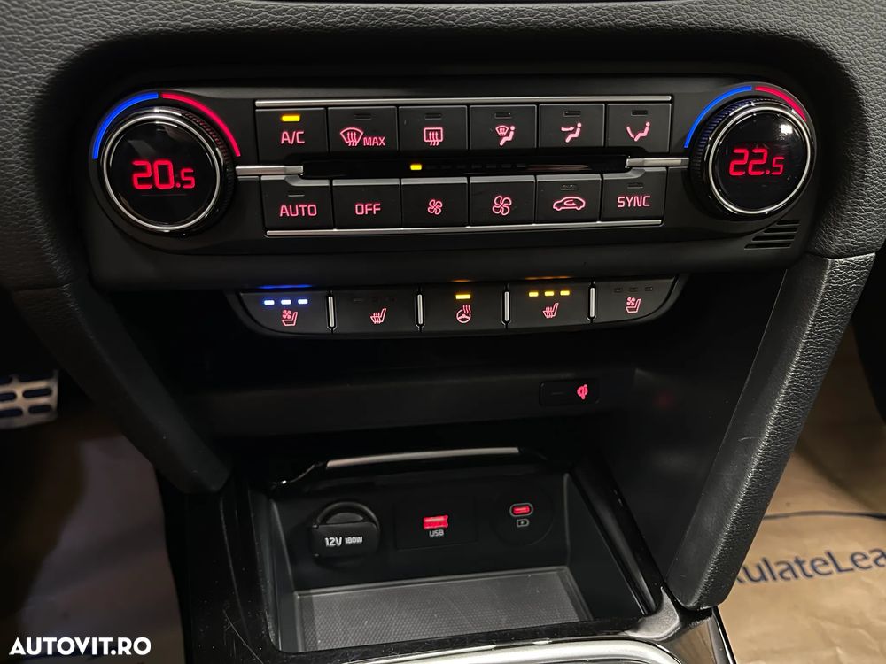 Kia Ceed 1.6 CRDi (48V Mild-Hybrid) DCT7 Platinum - 19