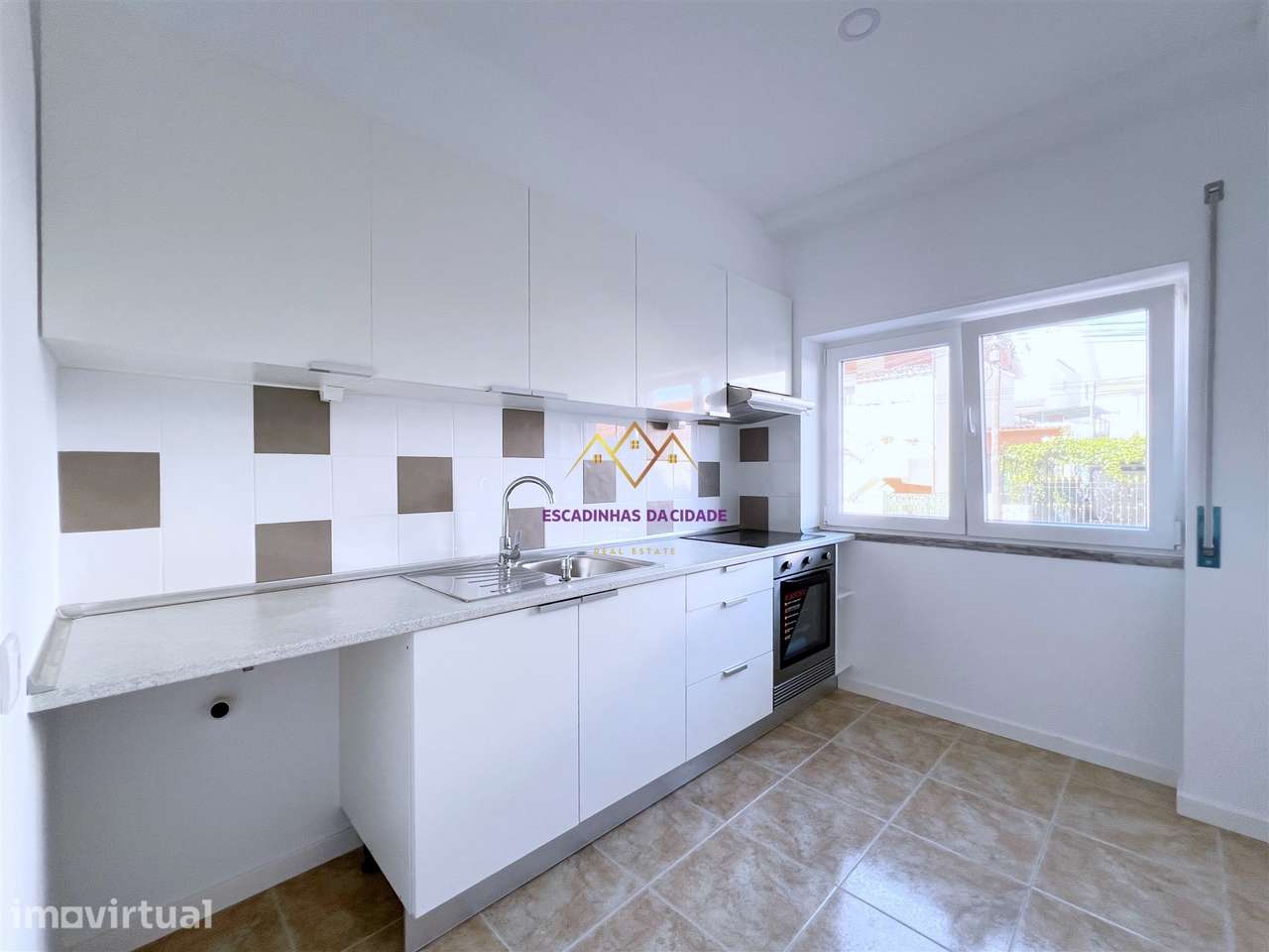 Apartamento T4 remodelado a estrear Cruz de Pau Amora - Grande imagem: 2/20