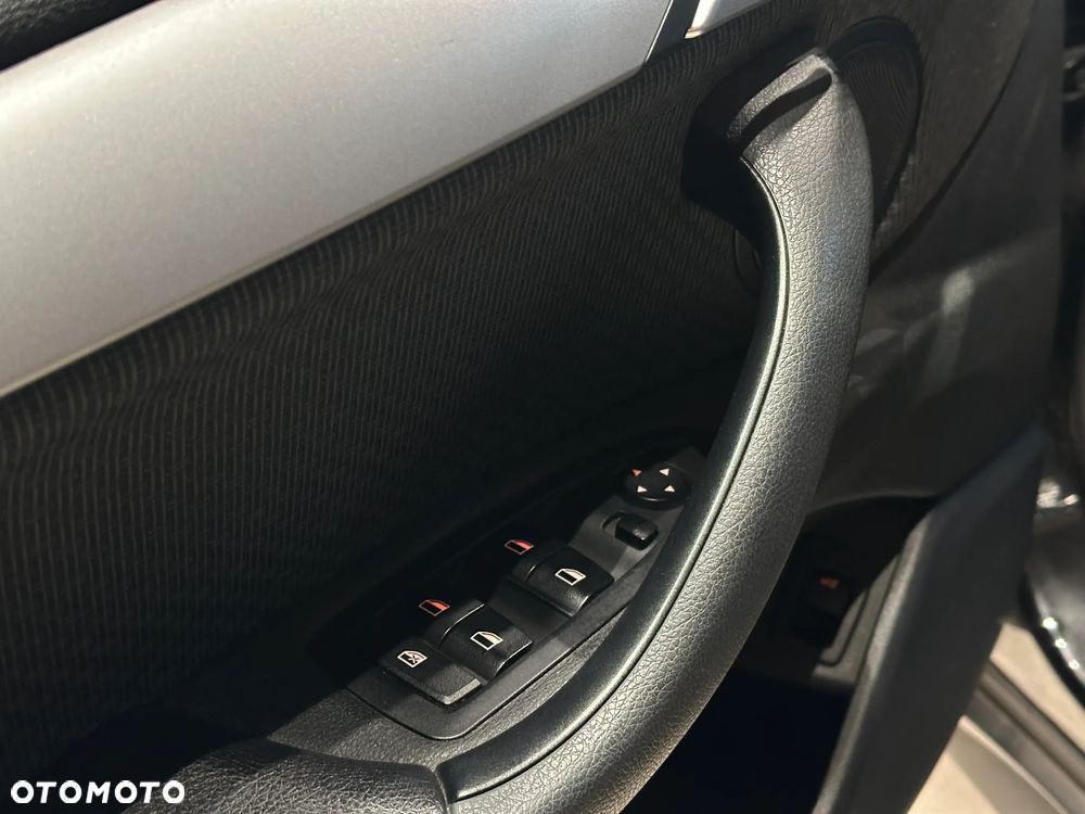 BMW X1 sDrive18i - 16