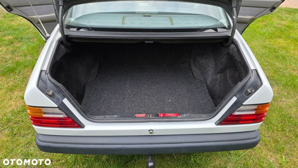 Mercedes-Benz W124 (1984-1993) - 30