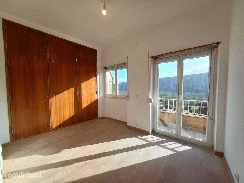 Apartamento T2 Renovado - Mira de Aire - Grande imagem: 4/11