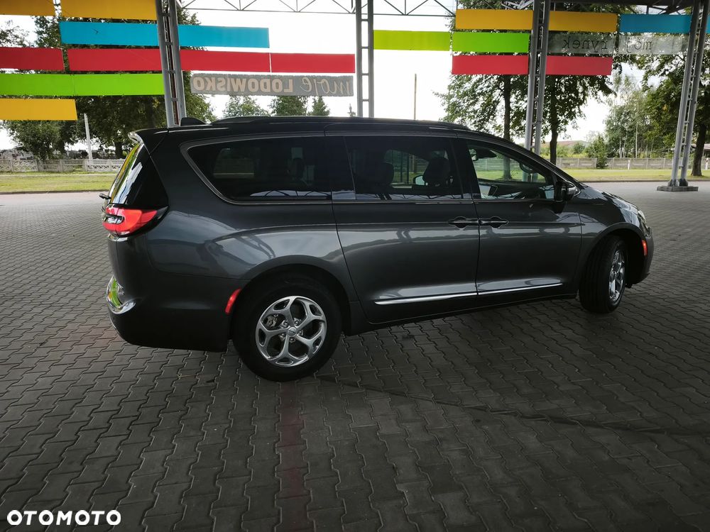 Chrysler Pacifica - 17