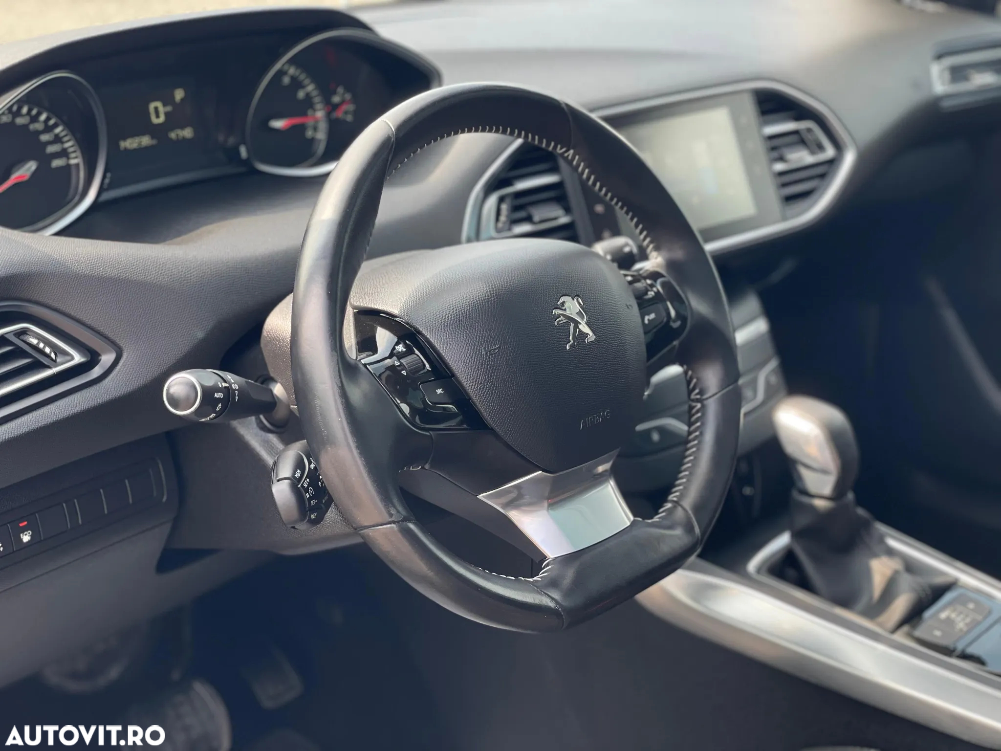 Peugeot 308 SW 1.2 L PureTech Turbo Allure Aut. - 12