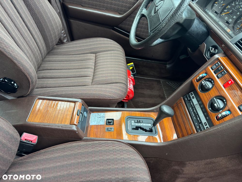 Mercedes-Benz W124 (1984-1993) - 28