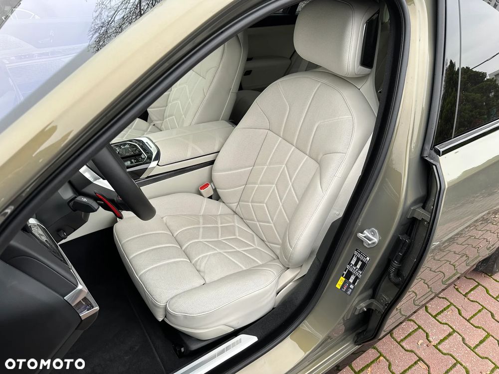 BMW Seria 7 M760e PHEV xDrive sport - 9