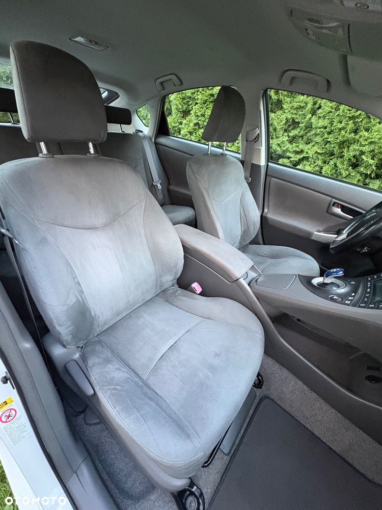 Toyota Prius (Hybrid) - 7
