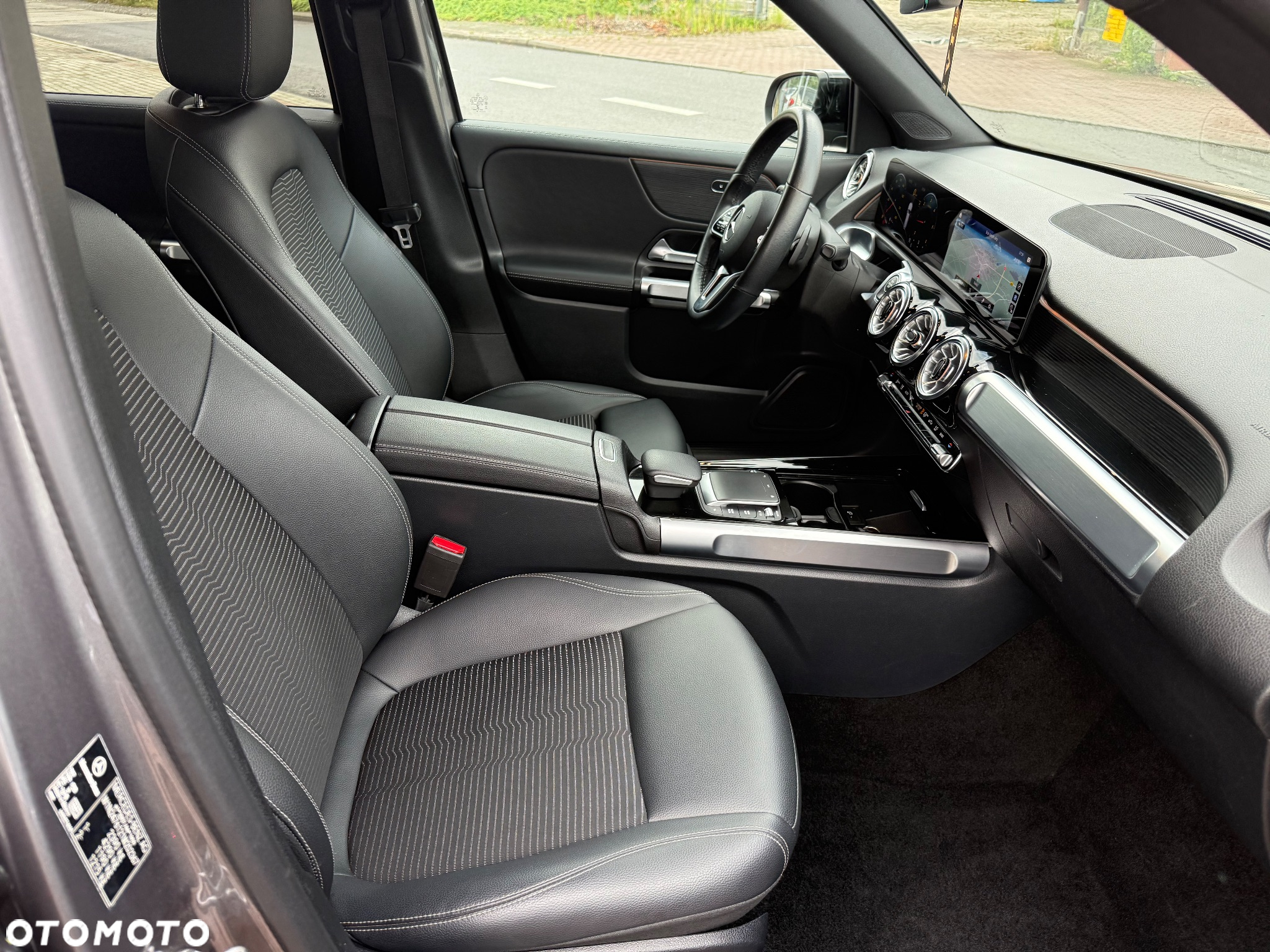 Mercedes-Benz GLB 200 d AMG Line 8G-DCT - 14
