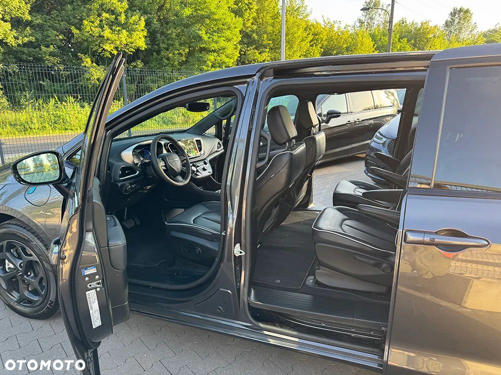 Chrysler Pacifica - 12
