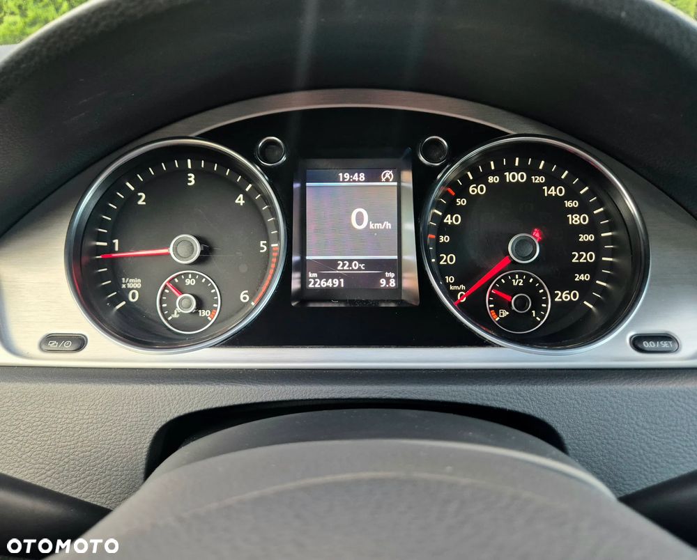 Volkswagen Passat 2.0 TDI Comfortline - 14