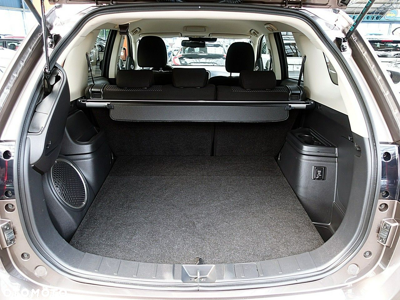 Mitsubishi Outlander - 16