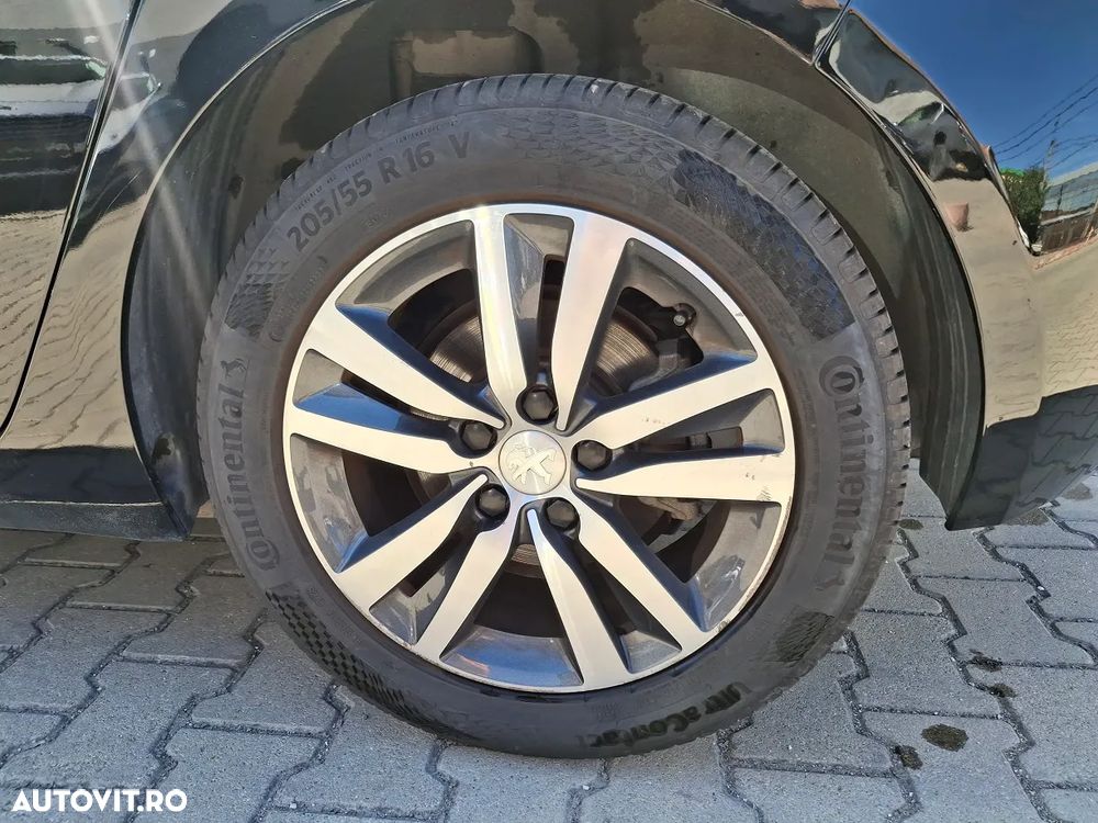 Peugeot 308 1.2 L PureTech Turbo S&S EAT8 Allure Pack - 24