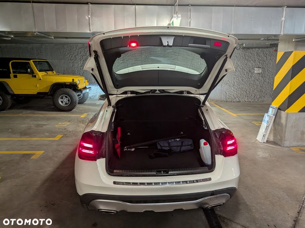 Mercedes-Benz GLA 200 7G-DCT Urban - 10